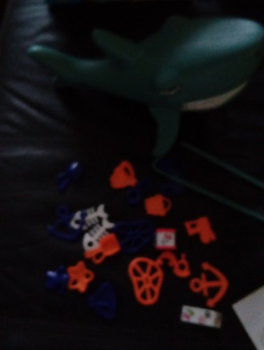 Kid chomping shark game - shark, age