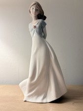 Nao LLADRO Porcelain Figurine