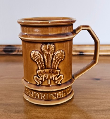 Mint vintage holkham pottery - mint,