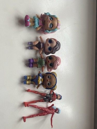 Bundle small dolls - of,