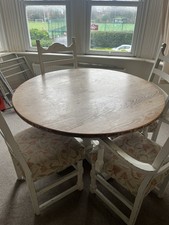 Oak Round Dining Table with 4