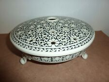 19TH CENTURY WORCESTER 22.5 CM WIDE 3 FOOTED POT POURRI BLACK COLOUR BOWL &COVER
