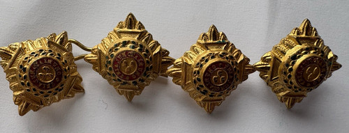 Tria juncta inuno - inuno, officers