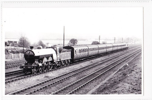 Loco 4402 near welwyn - near,