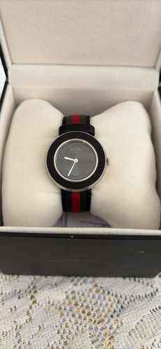 Gucci watch new - with, box