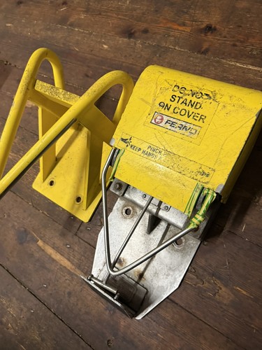 Ferno stretcher lock and load - lock,