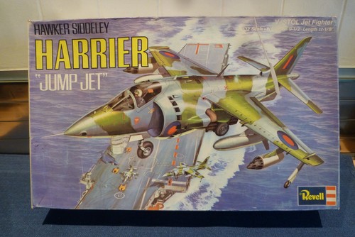 Revell harrier jump jet - 1/32,