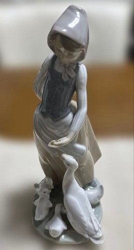 Lladro figurine girl - figurine,