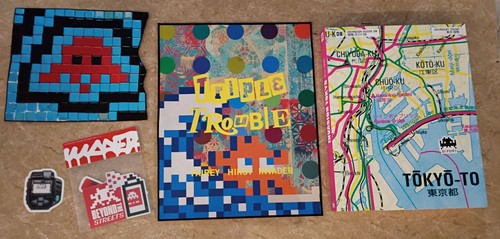 Oop invader beyond the street - invader,