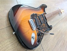 ELEGANT Fender Squier Strat