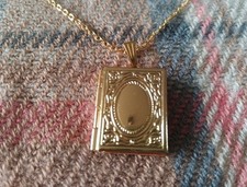Gold Book LOCKET  20x23x5 mm
