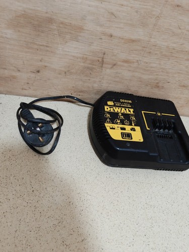 Dewalt de0246 battery - battery, charger