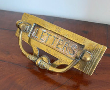 ANTIQUE BRASS LATE 19TH C LETTERBOX WITH KNOCKER FRONT DOOR FURNITURE