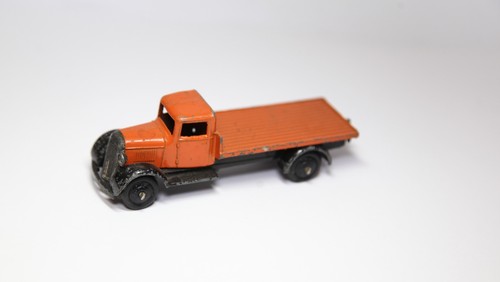 Dinky 25c flat - -, good