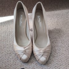 Anne Michelle Ladies Stunning Vintage Ivory Satin Bridal Wear Shoes with box