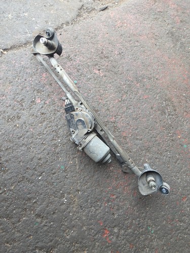 2005 2013 lexus is220d front - -,