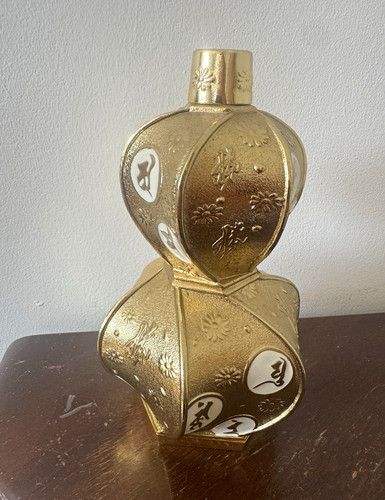 Gold white ceramic - &,