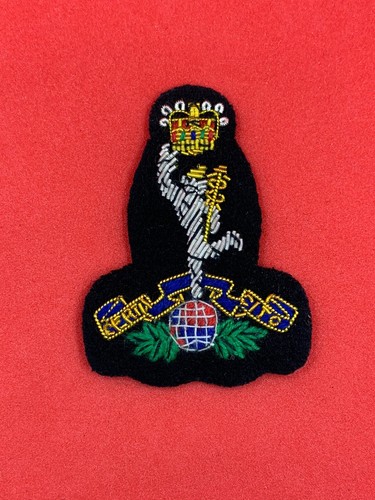 Royal signals cap badge - royal,