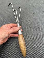 VINTAGE ENGLISH GARDENERS HAND RAKE BY PRESTIGE.