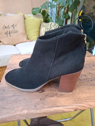 Clarks stunning black genuine