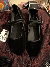 Women’s Size 41 Black Velvet