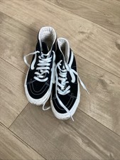 VANS Off The Wall Size 7 Shoes