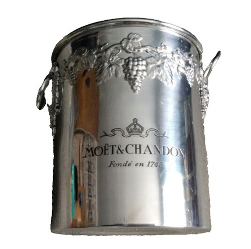 Moet chandon champagne - chandon,
