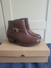 Ladies Clarks Ankle Boots Size