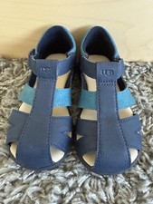 BRAND NEW Ugg Sandals Kids Size 9 uk, Summer Sandals -* UNISEX *-