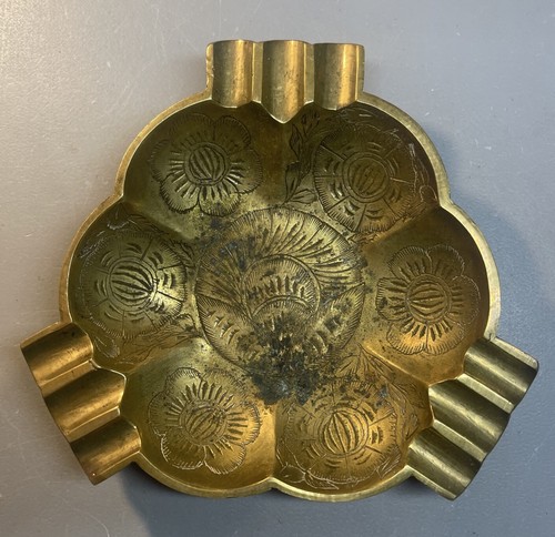 Lovely brass ashtray with - lovely,