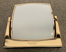 PRE-OWNED Chanel Beaute Gold