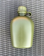 GREEN VINTAGE CANTEEN WATER