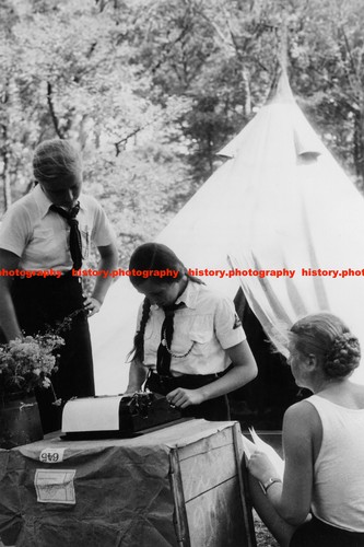 F016073 bdm girls the camp - f016073,