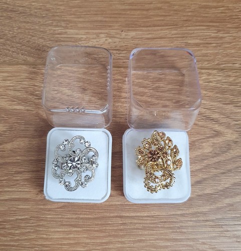Set gold and silver hand - of, 2
