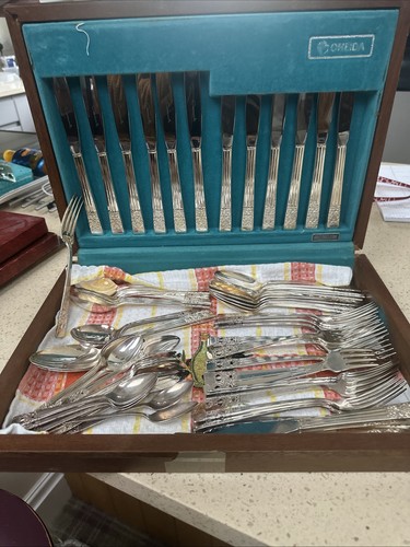 Oneida cutlery set - cutlery,