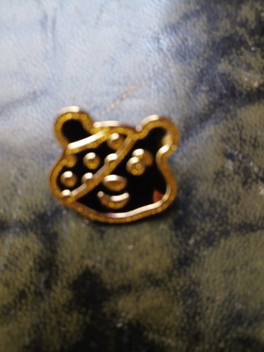 Pudsey bear pin badge - pudsey,