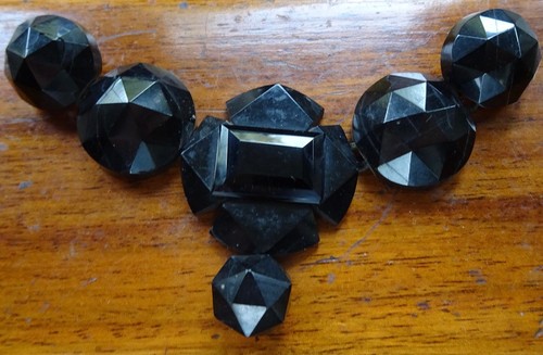 Antique victoria whitby jet - victoria,