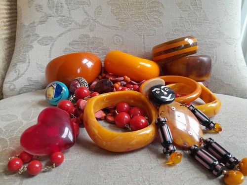 Vintage and antique jewellery - and,