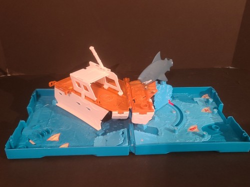 Matchbox shark escape fold - escape, n