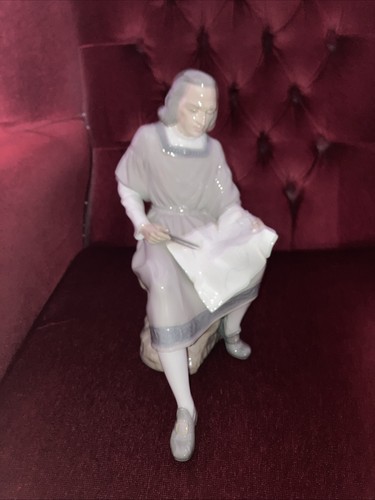 Large nao lladro figurine - large,