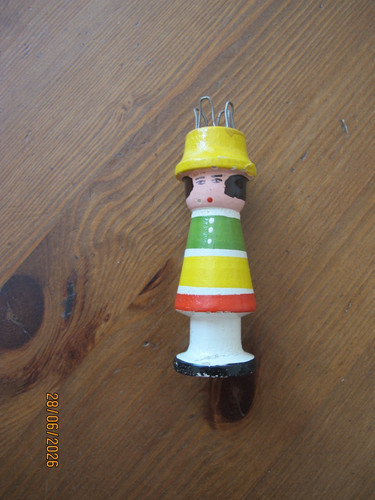 Vintage finger knitting bobbin