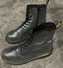 Womens Dr Martens 1460Pascal