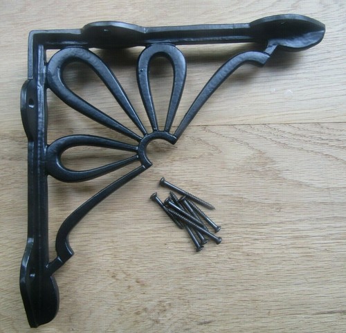 Pair daisy cast - of,