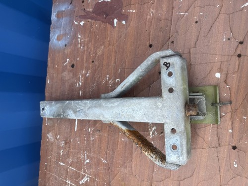 Chassis caravan stabiliser - chassis,