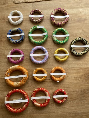Ring cushions for singing