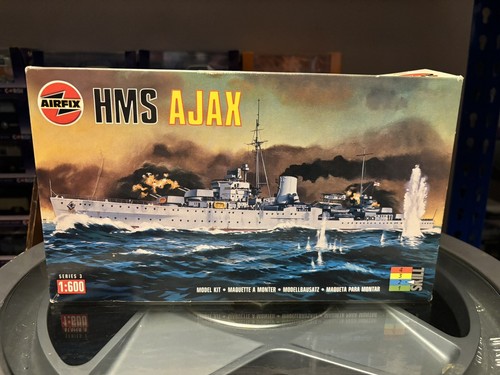 Airfix 600 s - airfix, h.m.s.