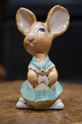 Mother rabbit pendelfin - rabbit,