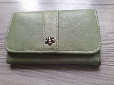 FAT FACE - LOVELY GREEN SOFT LEATHER PURSE - BUMBLE BEE DESIGN .