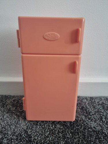Sindy pink plastic - sindy, fridge