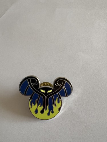Disney pin badge - pin,